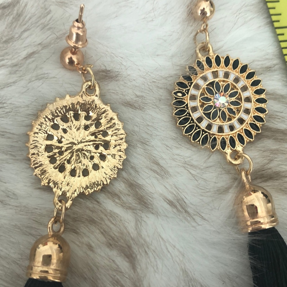 SOLD 🧡 NWT Black Tassel Earrings - Picture 4 of 5